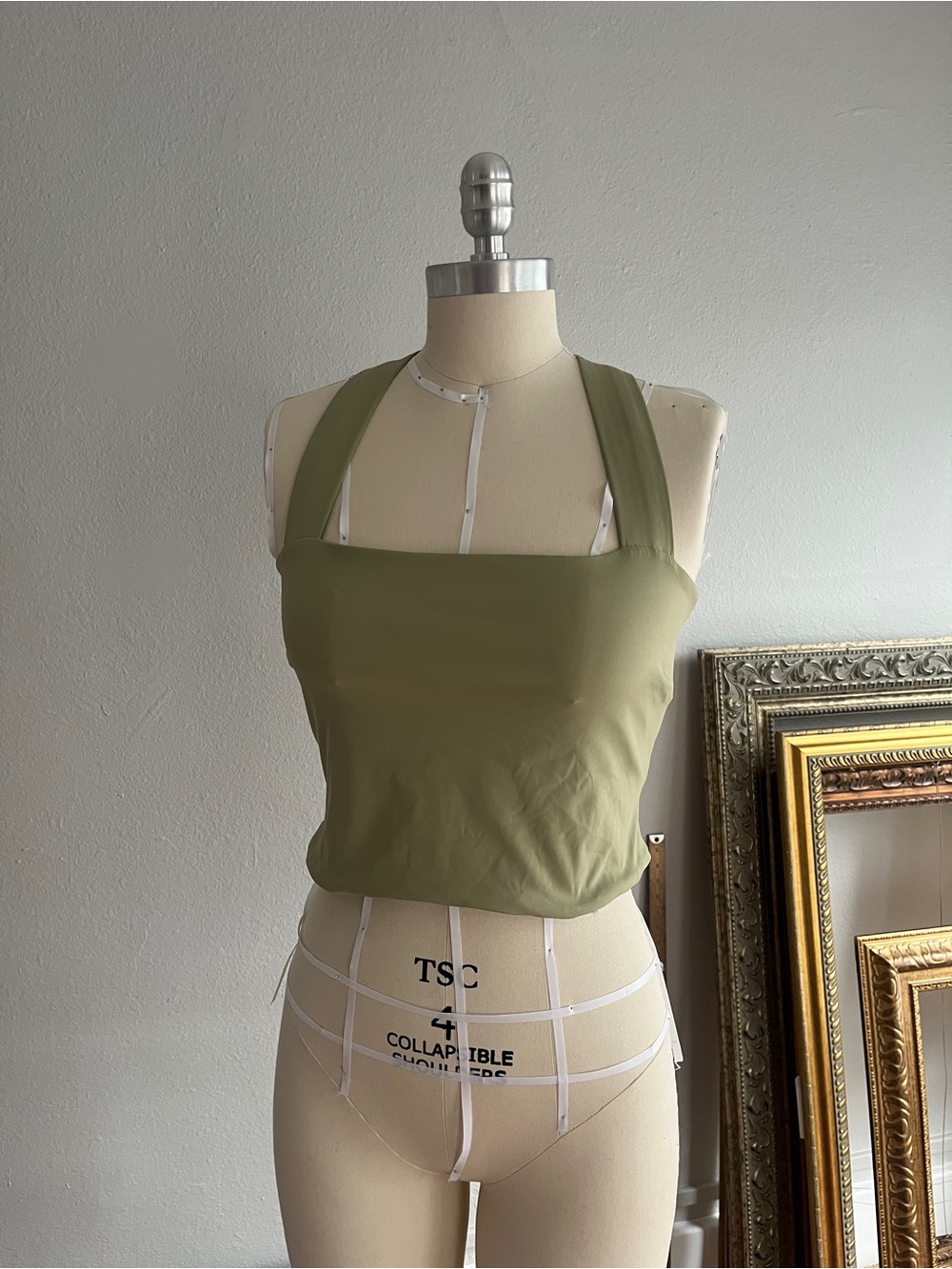 HALARA Olive Square-Neck Crop Tank